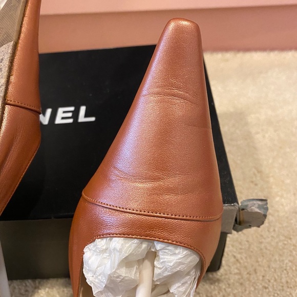 Authentic Vintage Classic Chanel Pumps - Picture 4 of 5
